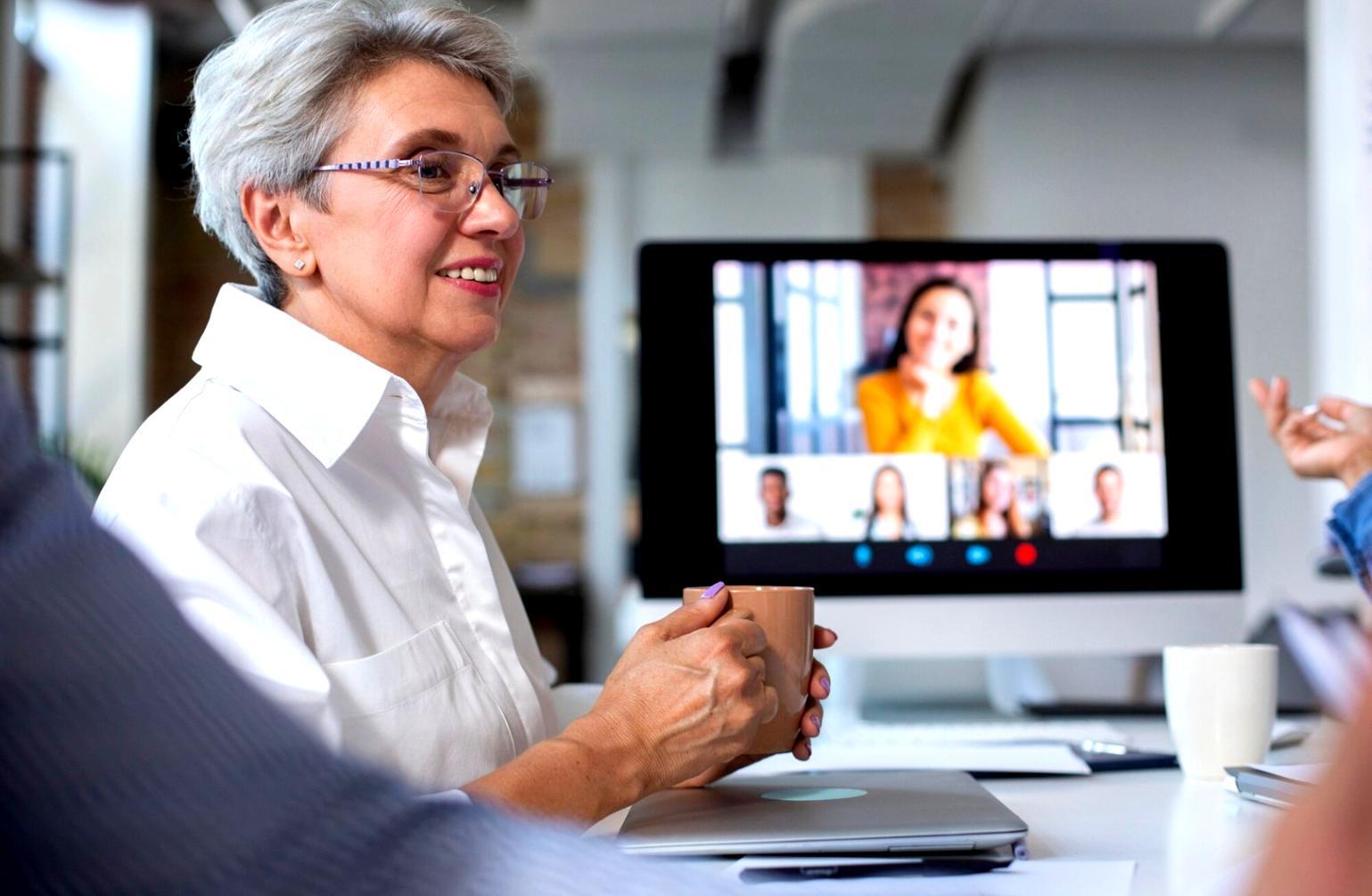 Sesión de trabajo colaborativo con estudiantes internacionales